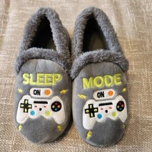 Wonder Nation Sleep Mode Youth size 13-1 Kids Video Game Slippers  Preowned